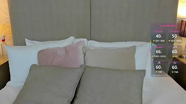 baby naomy online show from October 2025 02:13:01 PM