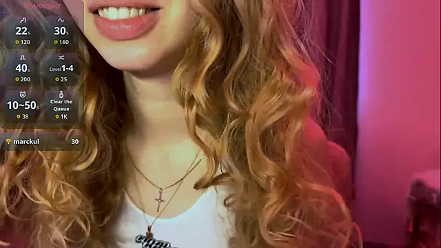 Snapshot of LunaCrave chatting on December 2025 10:20:01 AM LunaCrave online show from December 2025 10:20:01 AM