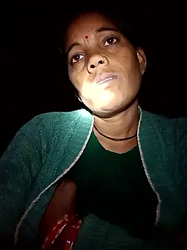 Snapshot of Cutsedi3 chatting on December 2025 10:04:02 PM Cutsedi3 online show from December 2025 10:04:02 PM