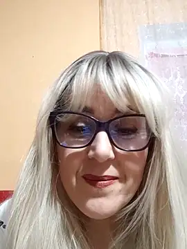 Snapshot of Amelialove42 chatting on November 2025 07:47:02 PM Amelialove42 online show from November 2025 07:47:02 PM