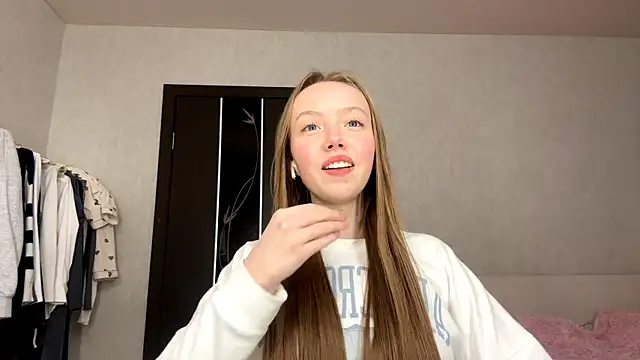 AntoniaMoravick online show from December 2025 03:07:02 PM