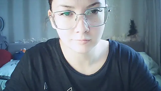 Snapshot of MoodieMira chatting on February 2026 01:15:01 PM MoodieMira online show from February 2026 01:15:01 PM