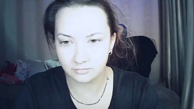 MoodieMira online show from April 2026 06:01:02 PM