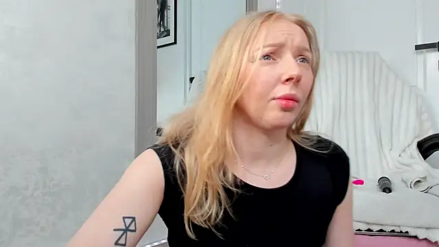 SundyRose online show from April 2026 06:29:01 AM