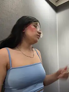 Snapshot of angie_rousse_ chatting on November 2025 01:22:01 PM angie rousse online show from November 2025 01:22:01 PM