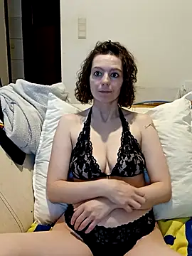 Snapshot of labellerose chatting on February 2026 06:15:01 PM labellerose online show from February 2026 06:15:01 PM