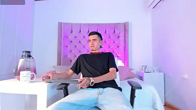 Ethan Boy  online show from October 2025 09:37:02 PM