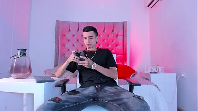 Ethan Boy  online show from October 2025 07:59:01 PM