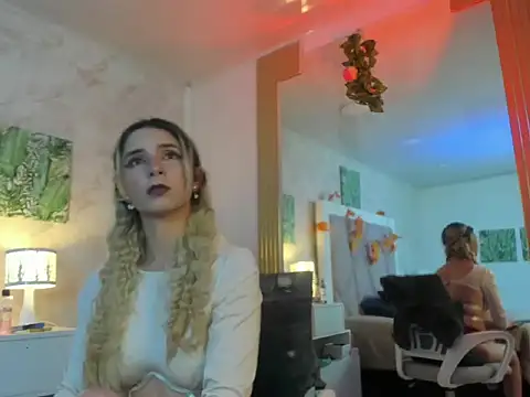 Sophie teller online show from November 2025 02:00:01 AM