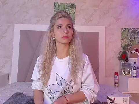 Sophie teller online show from December 2025 03:22:02 AM