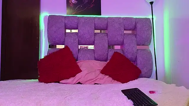 alix kitty online show from December 2025 08:02:02 PM