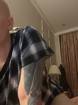 Snapshot of SweetKrysty chatting on October 2025 09:57:01 PM SweetKrysty online show from October 2025 09:57:01 PM