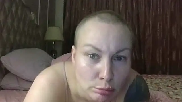 Snapshot of SweetKrysty chatting on November 2025 09:35:02 PM SweetKrysty online show from November 2025 09:35:02 PM