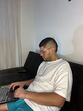 mirallesandbig online show from October 2025 10:48:02 PM