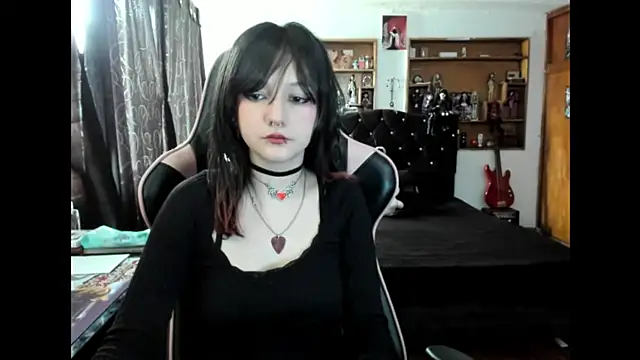 Maki Zein  online show from December 2025 07:19:02 PM