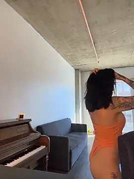 Lolathebaddie online show from March 2026 05:19:01 PM