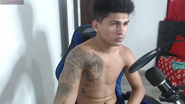 Snapshot of Angel_LatinGuy chatting on October 2025 09:48:01 PM Angel LatinGuy online show from October 2025 09:48:01 PM