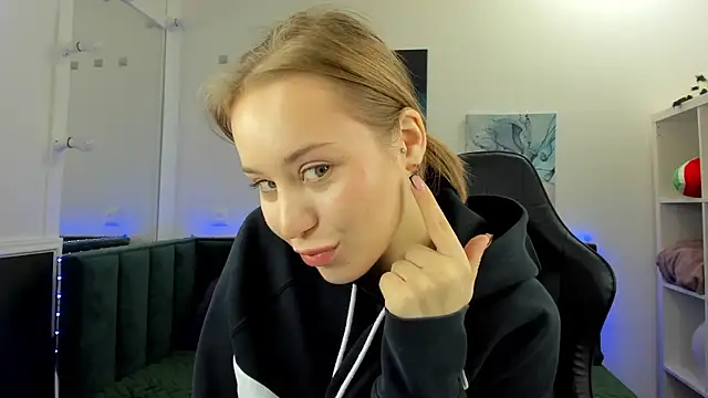 Snapshot of Melissa_new22 chatting on November 2025 12:02:01 AM Melissa new22 online show from November 2025 12:02:01 AM