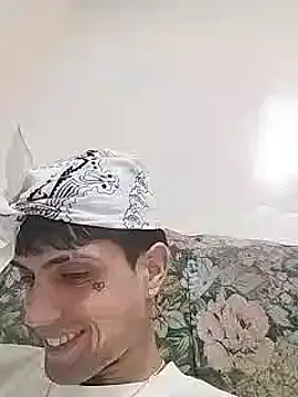 Snapshot of Laikerxxx chatting on November 2025 04:01:02 AM Laikerxxx online show from November 2025 04:01:02 AM