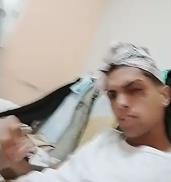 Snapshot of Laikerxxx chatting on November 2025 10:04:02 PM Laikerxxx online show from November 2025 10:04:02 PM