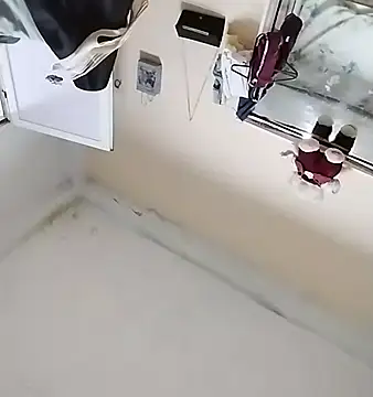 Snapshot of Laikerxxx chatting on November 2025 11:10:02 PM Laikerxxx online show from November 2025 11:10:02 PM