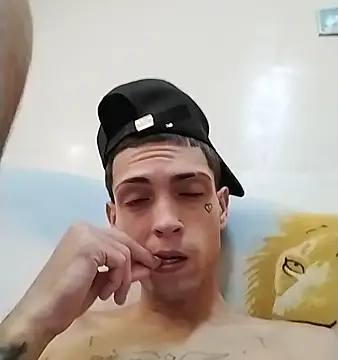 Snapshot of Laikerxxx chatting on November 2025 08:52:01 PM Laikerxxx online show from November 2025 08:52:01 PM