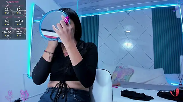 Snapshot of Briseida-White chatting on November 2025 01:45:01 PM Briseida-White online show from November 2025 01:45:01 PM