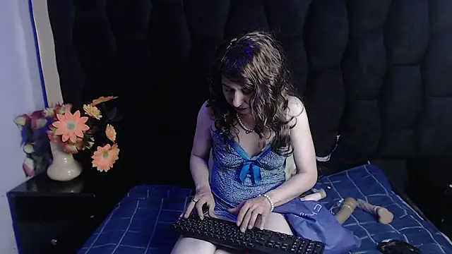 Kylie Bloom online show from November 2025 09:03:02 PM