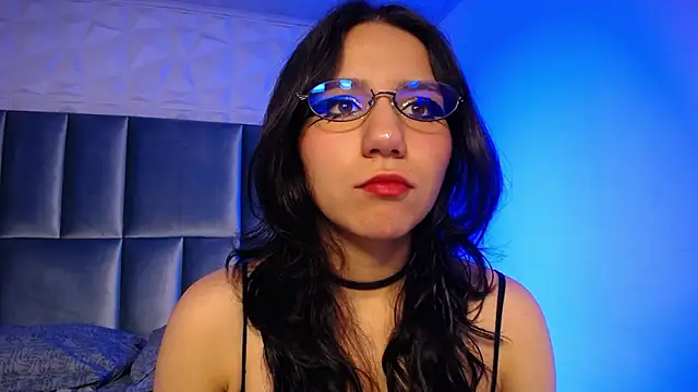 HollyPeach online show from March 2026 07:40:01 PM