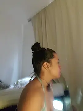 Snapshot of chiarafus0 chatting on November 2025 01:04:01 PM chiarafus0 online show from November 2025 01:04:01 PM