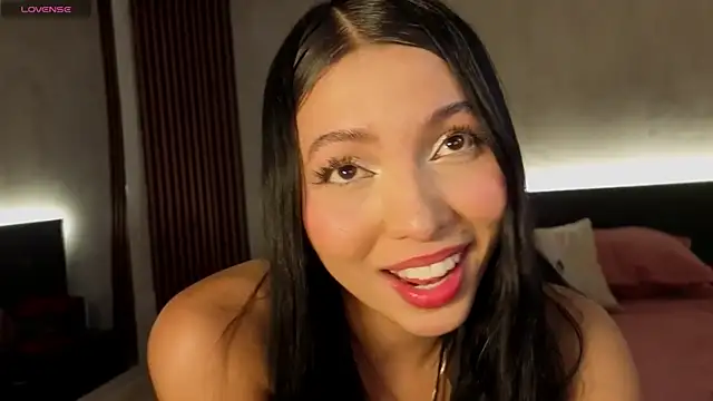 Snapshot of danna_peters chatting on May 2026 12:00:01 PM danna peters online show from May 2026 12:00:01 PM