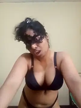 Expose Queen online show from March 2026 06:41:02 AM