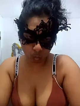 Expose Queen online show from May 2026 06:13:02 PM