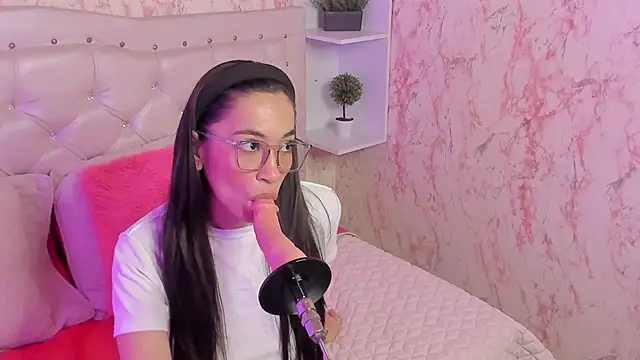 Snapshot of GabbiePrice chatting on November 2025 03:38:02 PM GabbiePrice online show from November 2025 03:38:02 PM