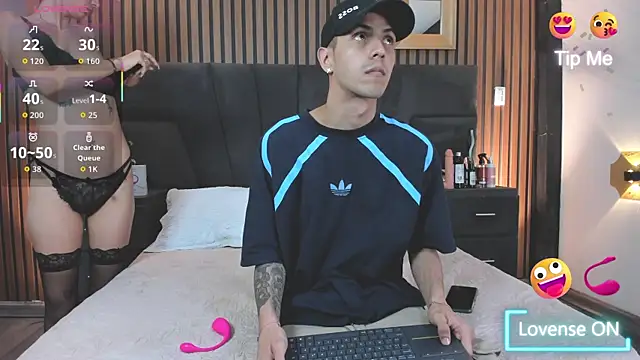 DerryAndIzzy online show from November 2025 07:28:01 AM