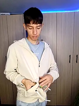 heyy noah11 online show from November 2025 12:42:02 AM