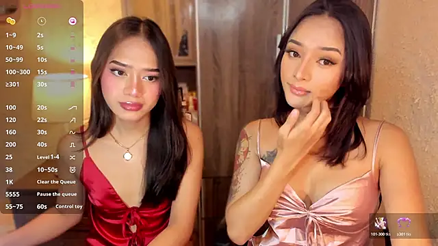 Snapshot of TinyTemptress chatting on October 2025 12:42:02 PM TinyTemptress online show from October 2025 12:42:02 PM