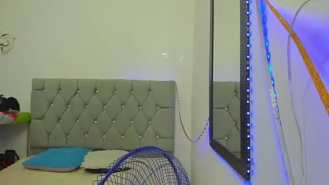 Snapshot of Sofi_And_Santy chatting on November 2025 01:08:02 AM Sofi And Santy online show from November 2025 01:08:02 AM