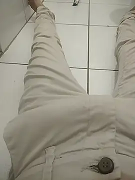 Guilhermekovaliosky online show from December 2025 01:59:02 PM