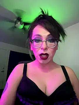 Snapshot of MiniMonroe chatting on October 2025 08:46:02 AM MiniMonroe online show from October 2025 08:46:02 AM