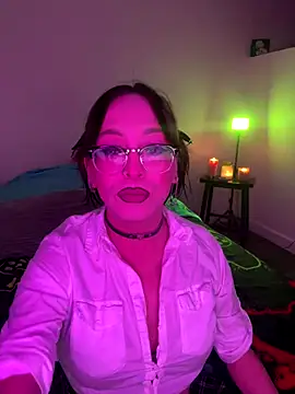 Snapshot of MiniMonroe chatting on October 2025 06:02:02 AM MiniMonroe online show from October 2025 06:02:02 AM