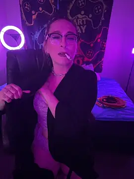 Snapshot of MiniMonroe chatting on October 2025 08:37:02 AM MiniMonroe online show from October 2025 08:37:02 AM