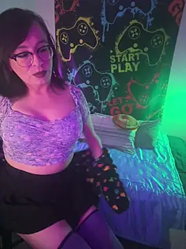 Snapshot of MiniMonroe chatting on October 2025 04:46:01 AM MiniMonroe online show from October 2025 04:46:01 AM