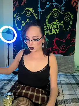 Snapshot of MiniMonroe chatting on November 2025 08:06:01 AM MiniMonroe online show from November 2025 08:06:01 AM