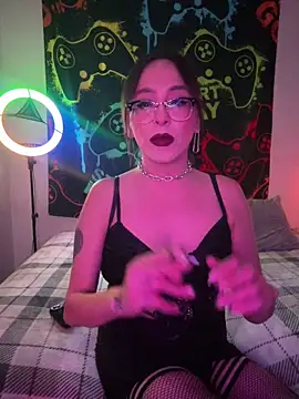 Snapshot of MiniMonroe chatting on November 2025 08:36:02 AM MiniMonroe online show from November 2025 08:36:02 AM