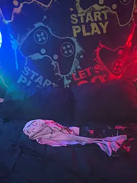 Snapshot of MiniMonroe chatting on November 2025 07:08:02 AM MiniMonroe online show from November 2025 07:08:02 AM