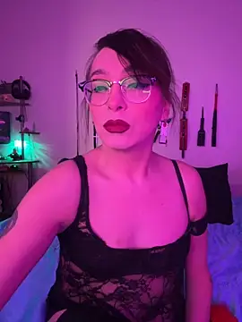 Snapshot of MiniMonroe chatting on November 2025 11:29:01 AM MiniMonroe online show from November 2025 11:29:01 AM