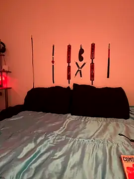 Snapshot of MiniMonroe chatting on November 2025 11:55:02 AM MiniMonroe online show from November 2025 11:55:02 AM