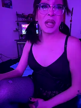 Snapshot of MiniMonroe chatting on November 2025 10:18:02 AM MiniMonroe online show from November 2025 10:18:02 AM