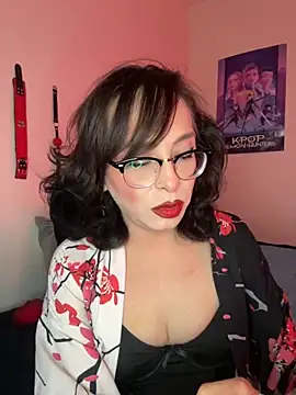 Snapshot of MiniMonroe chatting on December 2025 06:52:02 AM MiniMonroe online show from December 2025 06:52:02 AM